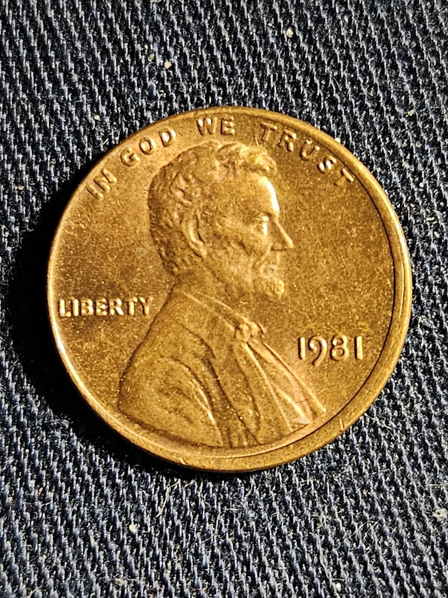 1981 Lincoln penny struck 40% off-center showing crescent blank area with full date visible