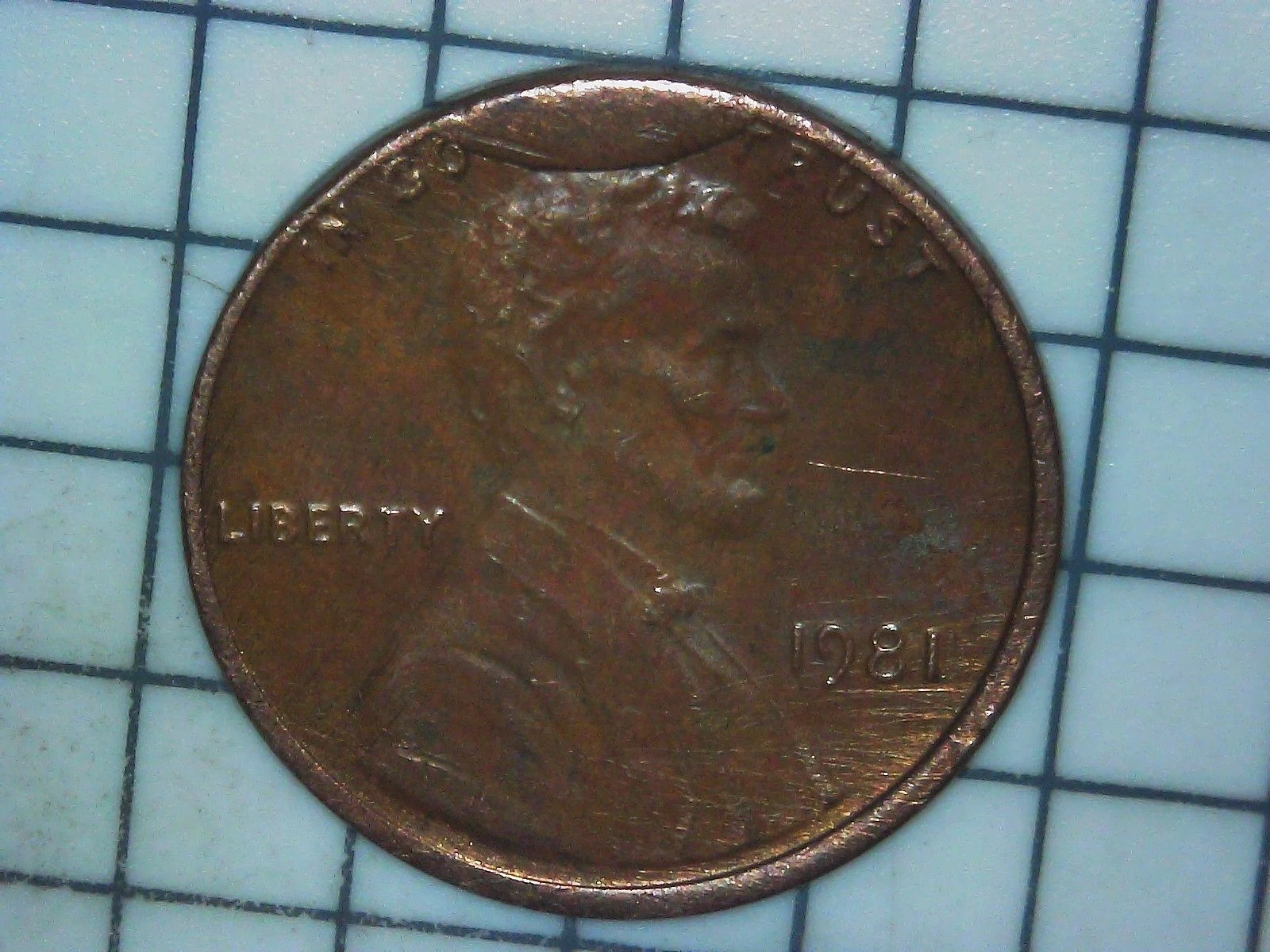 1981 Lincoln penny BIE die break error showing raised die chip between B and E in LIBERTY